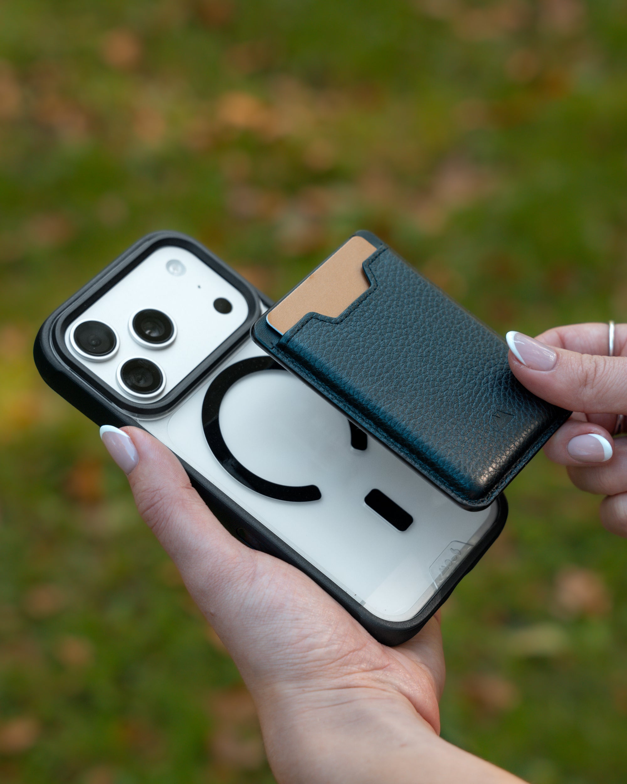 Protective Clear Phone Case - Thumbnail 3