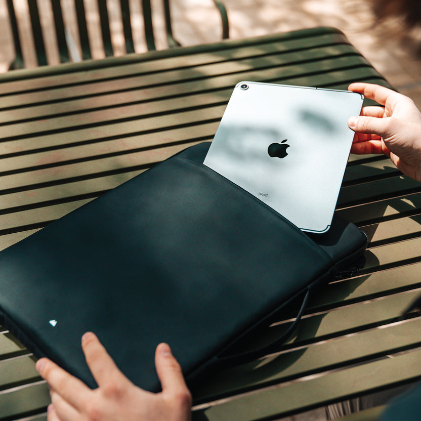 Mous | MacBook Pro Sleeve With Handle